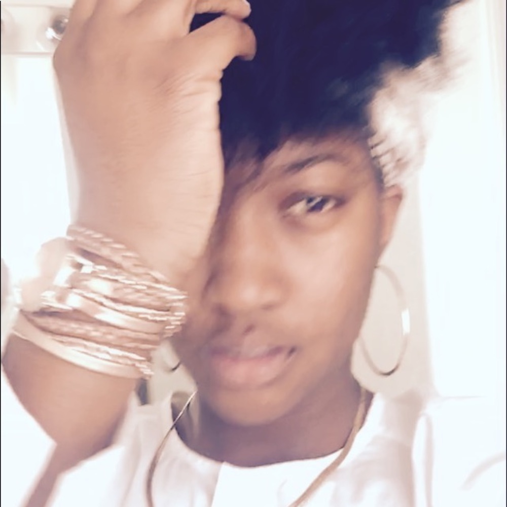 Meet your Posher, Lauren